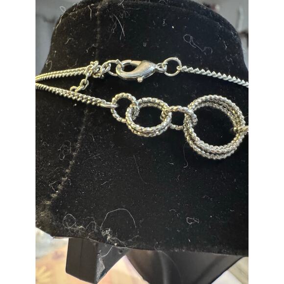 Beautiful 40” silver tone necklace - Picture 3 of 3